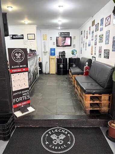 Recepção e sala de espera da Flecha Garage